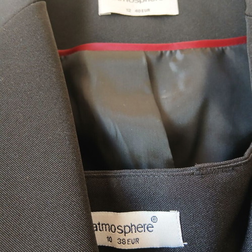 Black women's suit like new, pants size 38 jacket size 40