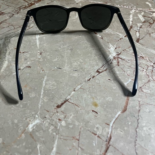 Hugo Boss sunglasses like new, black