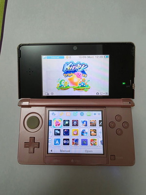 Nintendo 3DS употребяван с custom firmware и калъф HORI