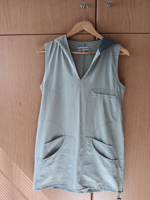 Sleeveless Hooded Dress B activo medium like new, grey