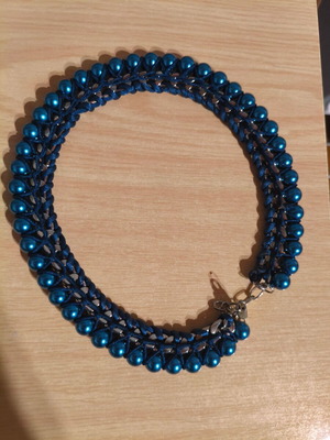 Necklace blue electric with chain and pearls like new