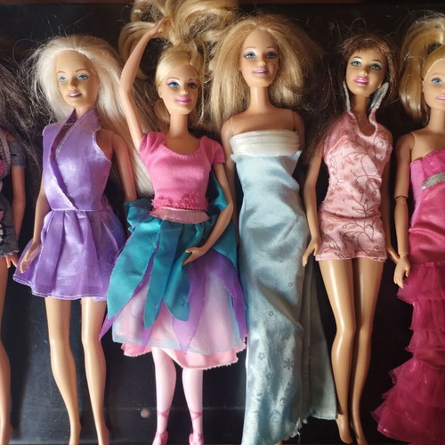 Barbie dolls pack of 6 like new