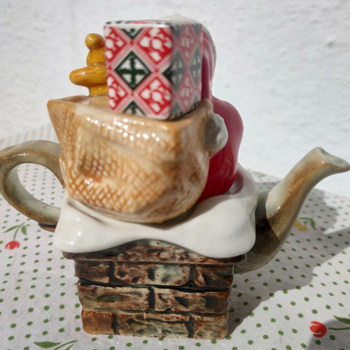 Santa vintage teapot by Paul Cardew used, collectible