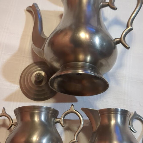 Tin Tea Set like new, 4 pieces, made in India