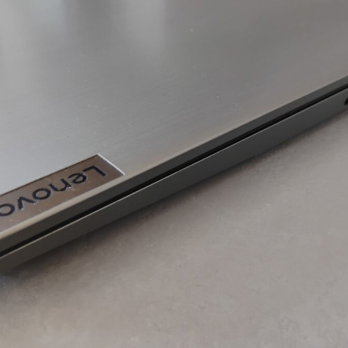 Laptop Lenovo like new, AMD Ryzen, 8GB RAM, 256GB SSD, 15-inch
