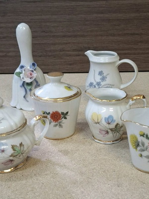 Vases new, assorted small decorative jars