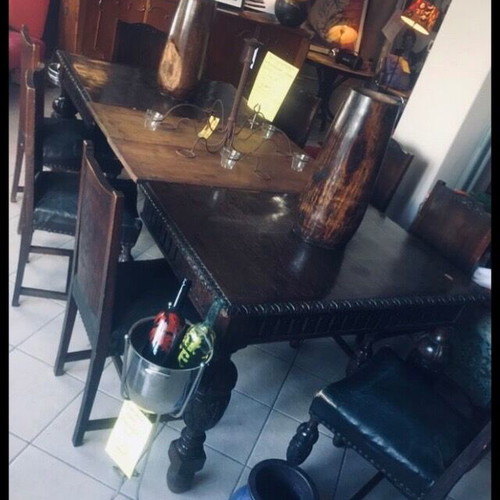 Renaissance dining set used, 8 leather chairs, walnut wood