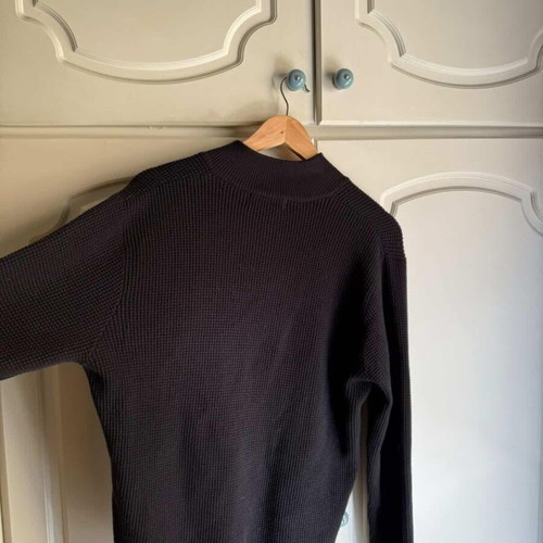 Fred Perry long-sleeve black sweater like new, size Medium