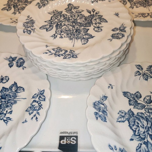 Johnson Bros Devon Sprays porcelain collectible set like new, 6 cups with saucers and 8 dessert plates