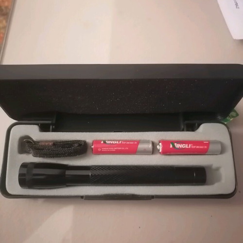 Flashlight keychain 13 cm with 2 AAA batteries new