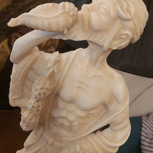 Vintage decorative figurine made of high-quality resin in ivory color, like new