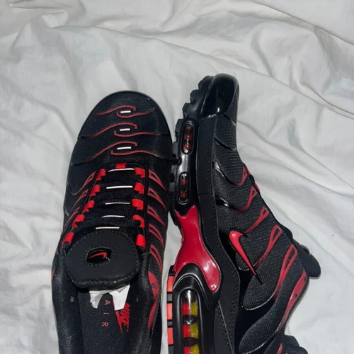 Nike TN athletic shoes new, size 44, black and red