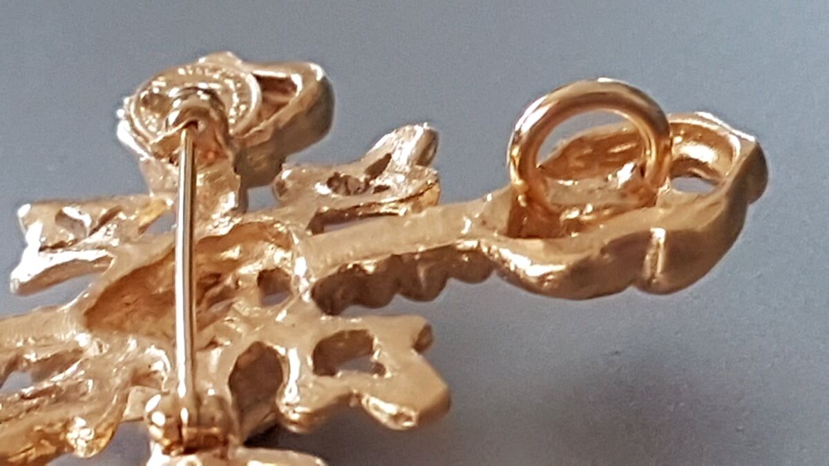 Christian Lacroix cross gold tone new - € 170,00 - Vendora.cy