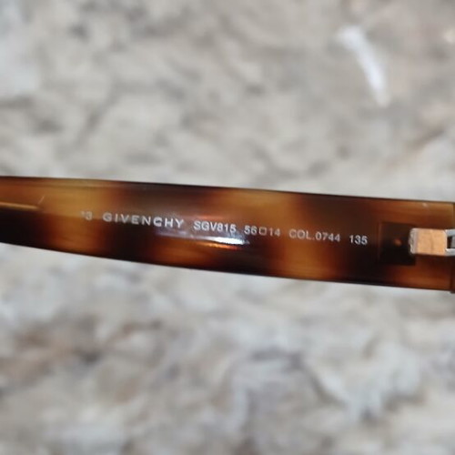 Givenchy SGV815 sunglasses like new, brown
