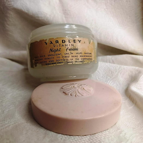 Vintage Yardley Vanity Jar with Bee Lid used