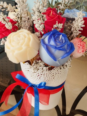 Handmade composition of wax and scented flowers new