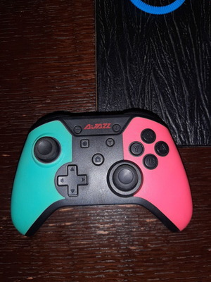Game pad like new with Bluetooth and wired, ideal for mobiles and tablets