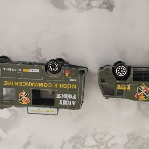 Toy Story green army men set with 2 metal military vehicles like new