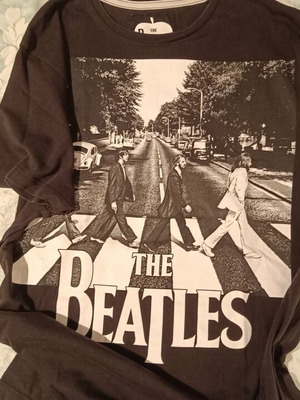 Beatles Apple Corps 2011 T Shirt Medium like new, black and white