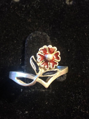 Silver ring with flower made of 900 silver