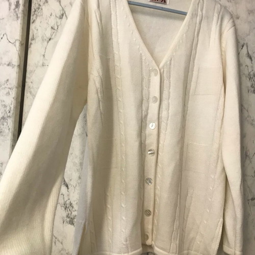 Ecru cardigan with braids and buttons used