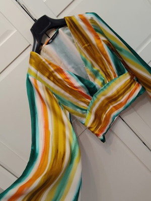 Zara crop top like new with flared sleeves, colorful