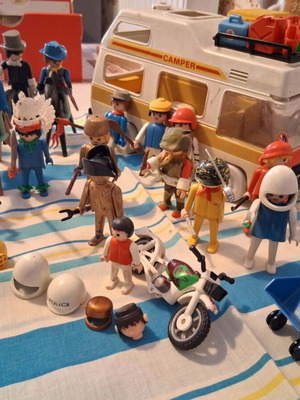 Playmobil 17 figures with bus and accessories like new