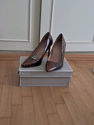 Tamaris leopard print pumps new size 40