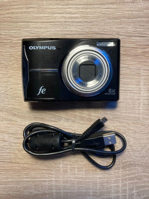 Olympus FE digital camera like new with USB cable and manual