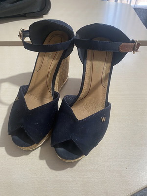Wrangler platform sandals size 37 blue like new