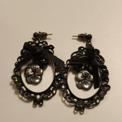 Gothic vintage earrings like new, black and silver