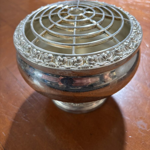Silver-plated bowl flower holder like new with flower support grid