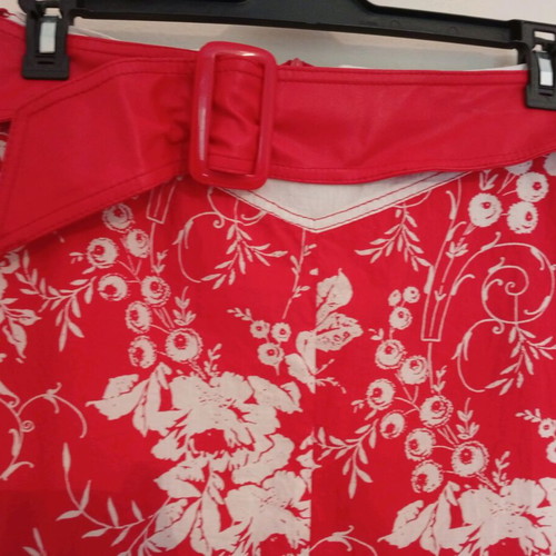 Summer skirt modern like new, white and red, size L