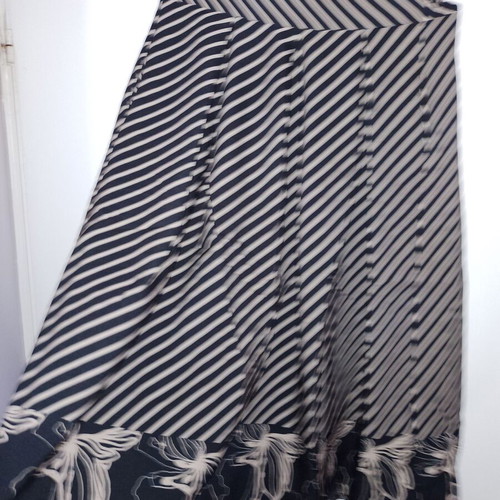 Midi flare skirt with pattern, elastic waist, size S-M, like new