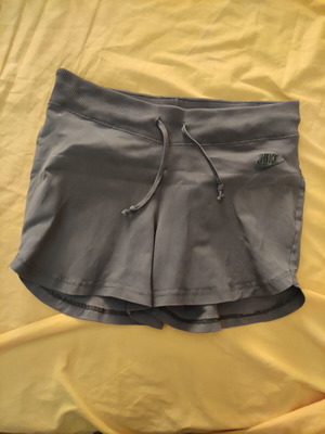 Nike shorts like new, green, size XS