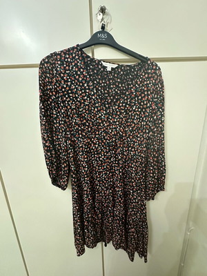 Φόρεμα Marks & Spencer αφόρετο, μαύρο με πολύχρωμα λουλουδάκια, μέγεθος XXL