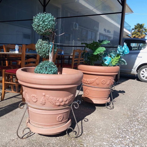 Flower pots set of 4 with handmade iron stand used
