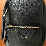  Μαύρη τσάντα πλάτης back pack με χρυσές λεπτομέρειες , μάρκας Kem (αυθεντική ) , μέγεθος μικρή , κατάσταση άριστη .