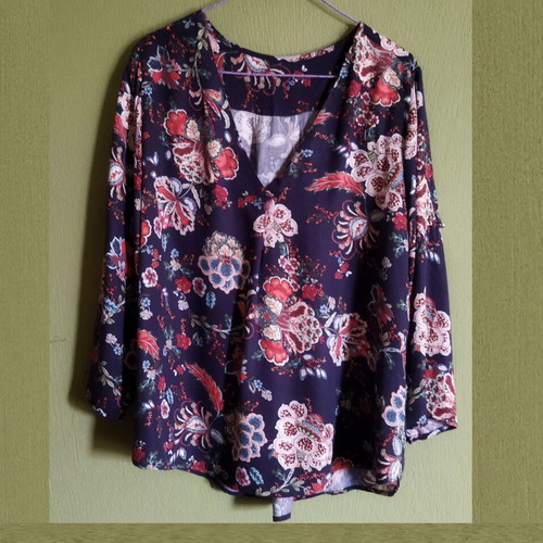 Printed tunic size M like new, blue multicolor