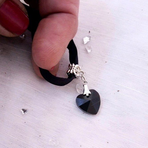 Choker necklace new with black heart pendant