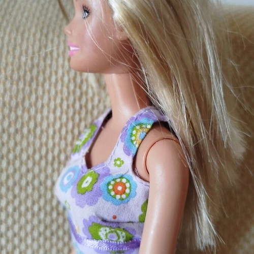 Barbie Chic doll from 2000s, like new with original clothes and shoes