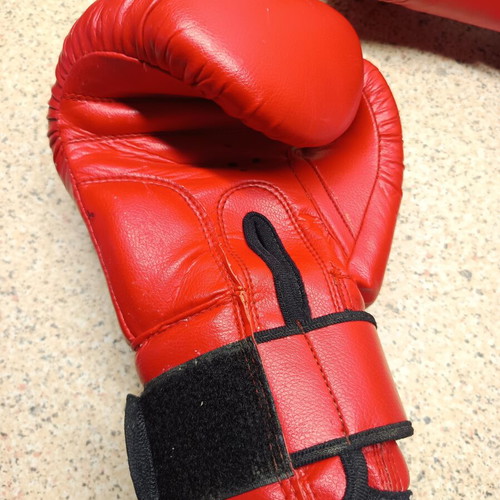 Boxing gloves like new, teen and up size