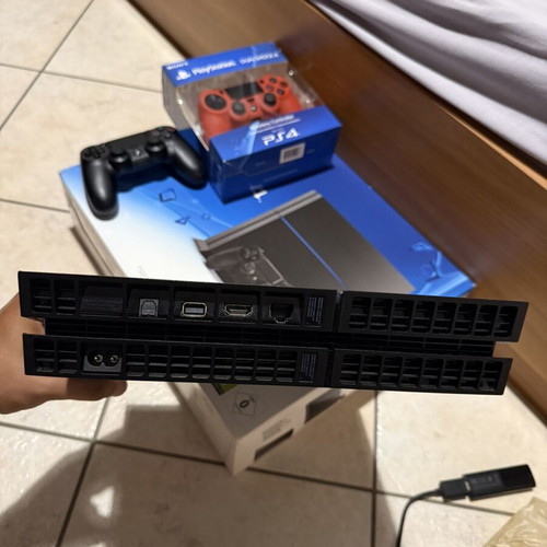 Sony PlayStation 4 500GB console like new with 2 controllers and 3 games