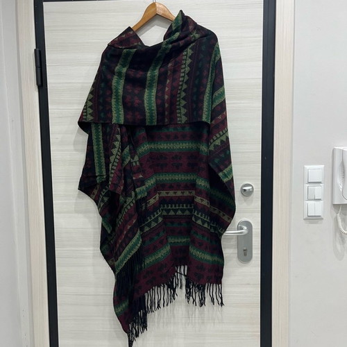 Women's wool cape used with multicolor pattern