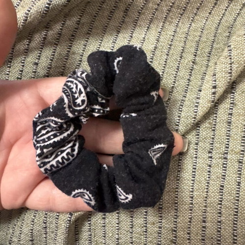 Scrunchie like new with patterns