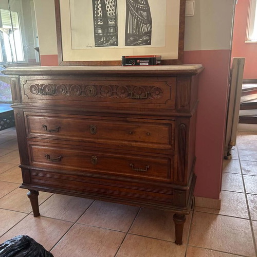 Wooden mirror and dresser set, classic style