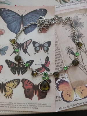 Necklace with green stones new