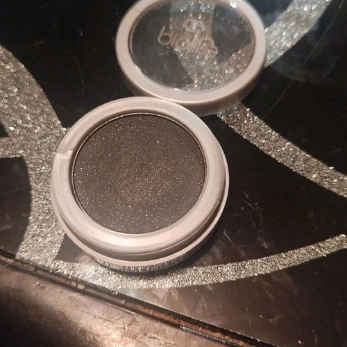 Biolife eyeshadow new, black iridescent