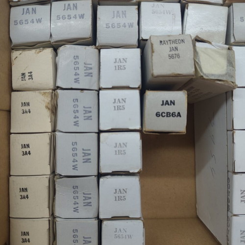 Vacuum tubes, various, sold per piece
