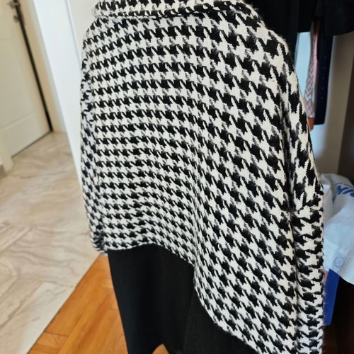 Women's coat XL black and white like new